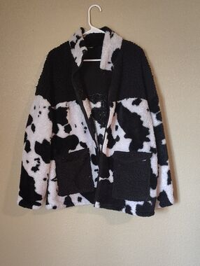 SHEIN Black & White Cow-Print Sherpa Puffer Jacket